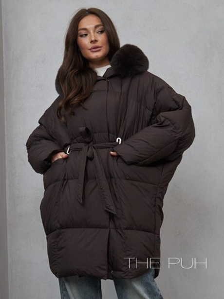 Удлиненный пуховик летучая мышь шоколадного цвета с мехом