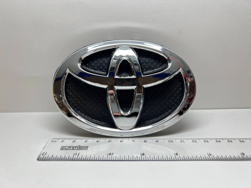 HH-026 / Логотип (шильдик, надпись, эмблема) "Toyota" 13см для крышки багажника / решетки радиатора / капота (1 шт.)