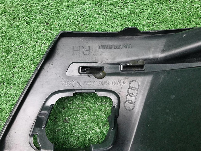 Накладка переднего бампера правая Audi Q7 2 15-19