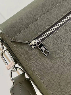 Сумка-мессенжер Louis Vuitton