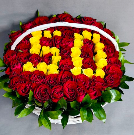 Корзина с розами к Юбилею 50 лет