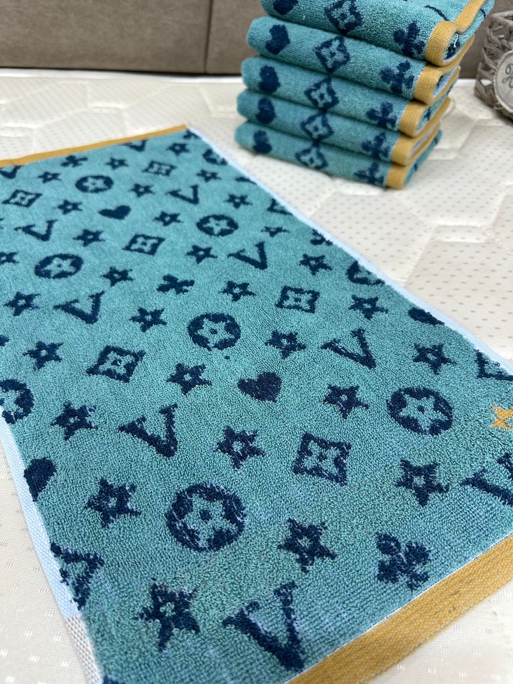 Пол Кит Кух ЛЬЮУЙ ВЬЮТОН