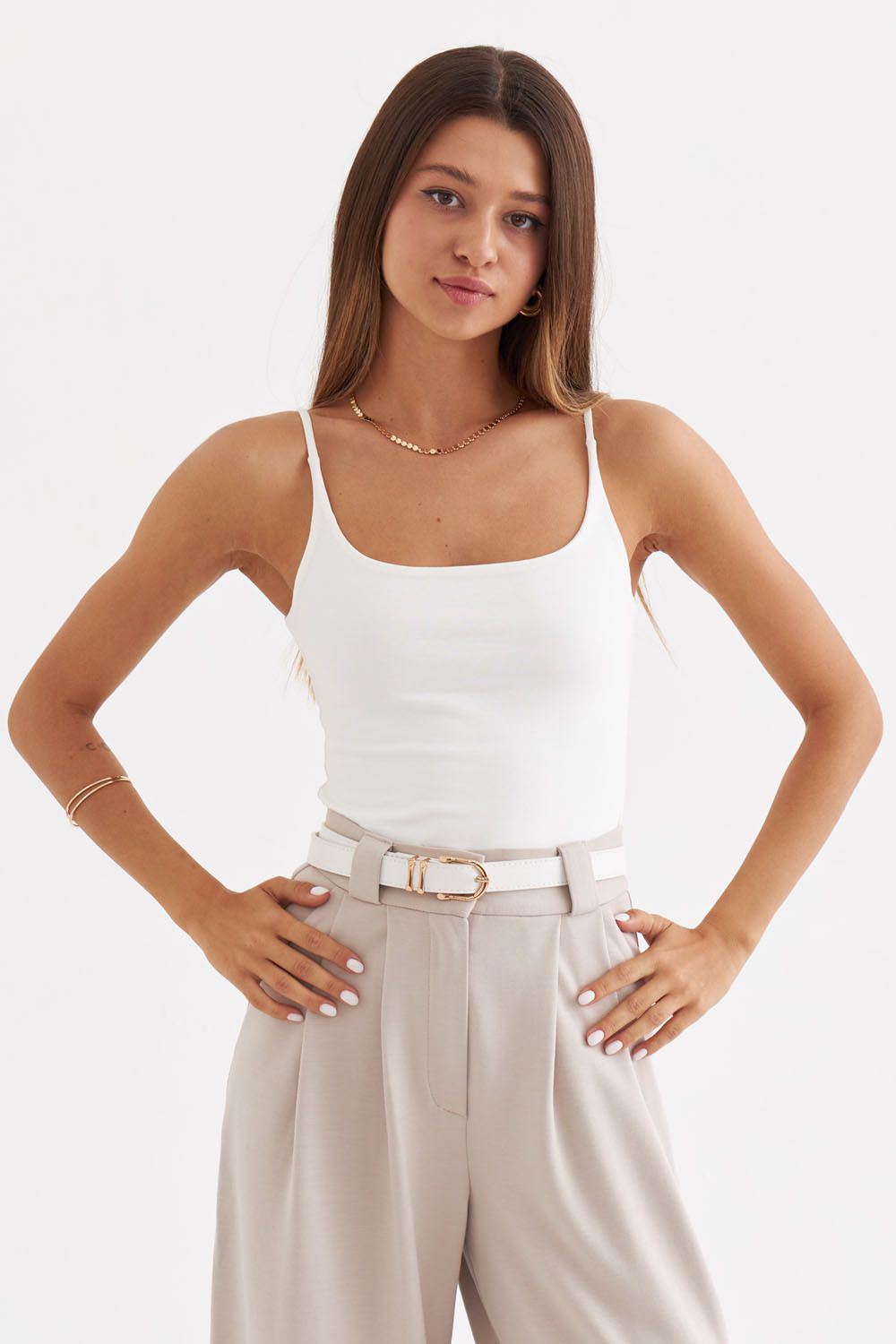 Майка на бретелях из хлопка кремового цвета