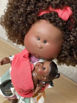 Кукла Nines виниловая 30см MIA CASE (3410A)