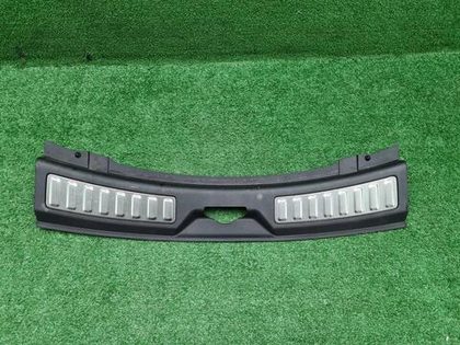 Кожух замка багажника LR Discovery Sport (14-нв)