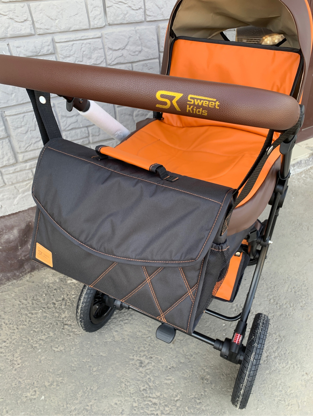 Коляска-трансформер Sweet Kids 608 2в1 Коричневая на черной раме