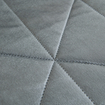 Велюровое покрывало в клетку и две наволочки OVL039