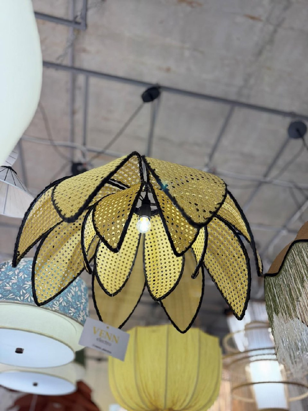 Люстра из ротанга в виде цветка🌸