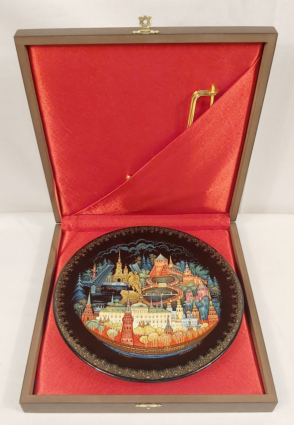 Сувенирная тарелка "Российские города" с росписью (лаковая миниатюрная  живопись)