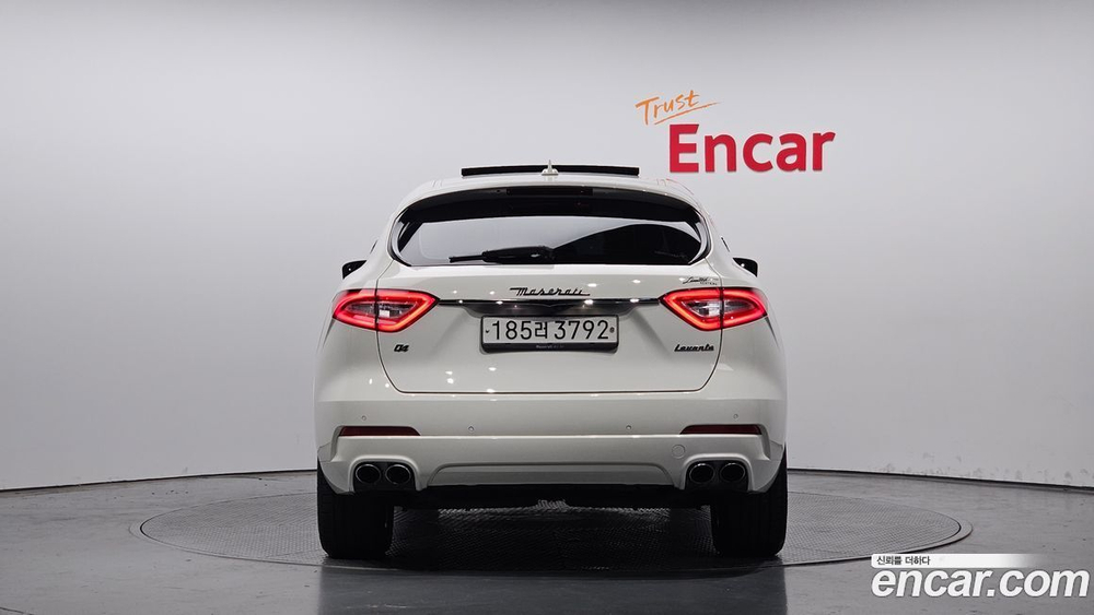 Maserati Levante 3.0 Дизель AWD GranLusso (12.2019)