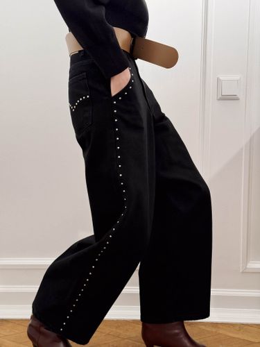 Черные хлопковые джинсы с заклепками