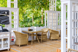 "Равенна" плетеное кресло из искусственного ротанга, цвет соломенный с серой подушкой