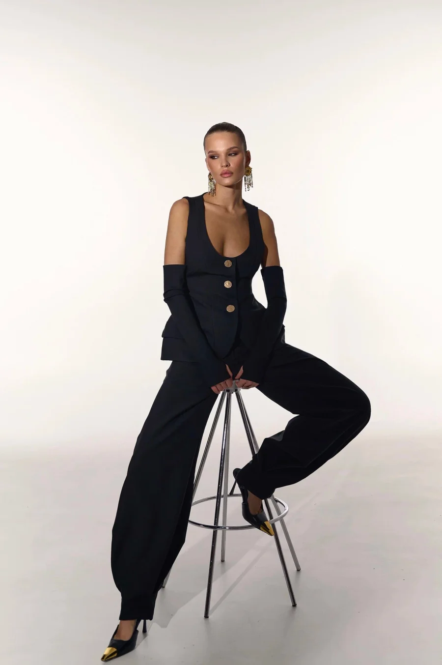 Комплект Тюдор, Черный