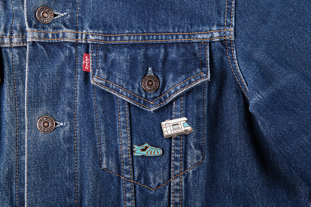 Набор из 2-х металлических булавок pinaholic holidays