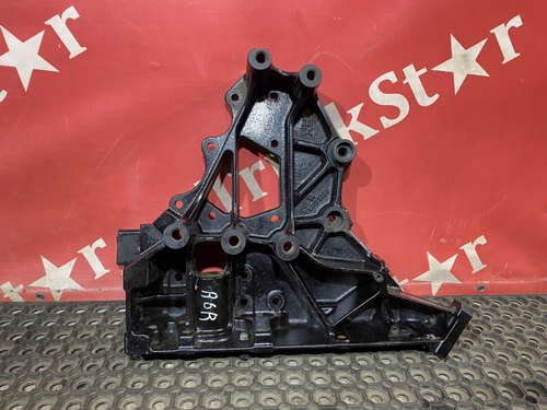 Кронштейн буксировочный правый