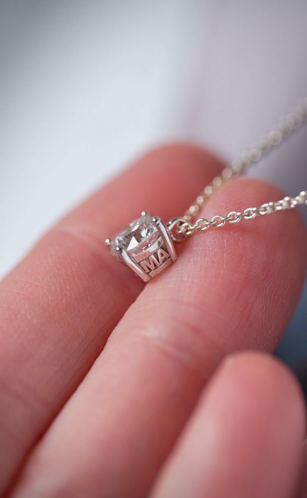 Кулон "Мама" с бриллиантом 1 карат