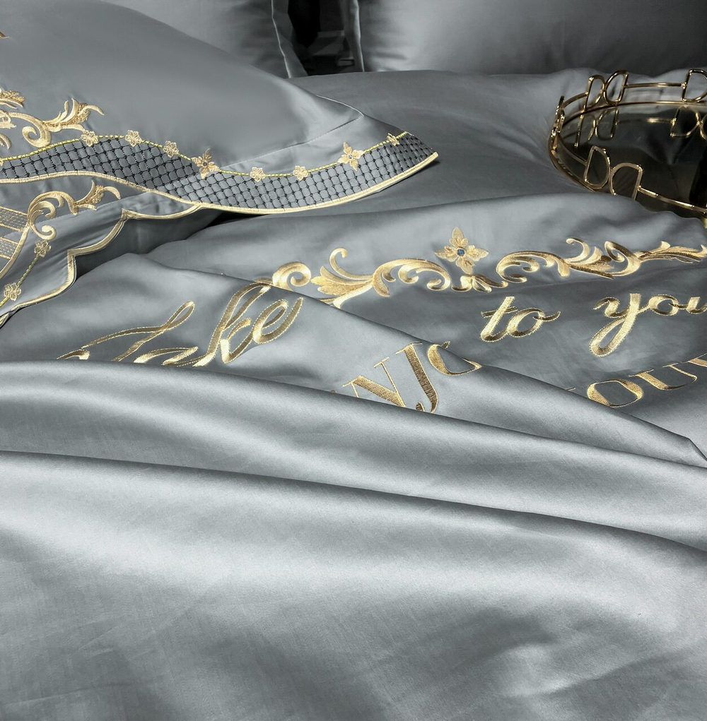 Постельное белье Сатин Гладкокрашеный Вышивка Делюкс на резинке DHCR004