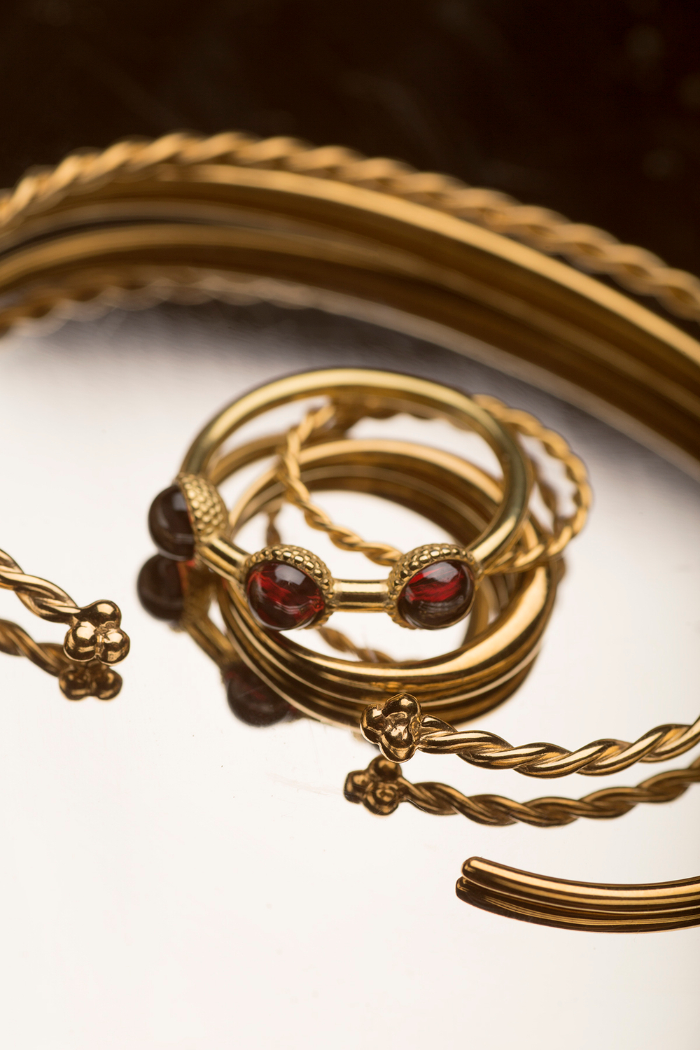 Кольцо КОЛТ позолота с гранатами