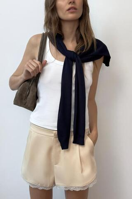 ZARA АТЛАСНЫЕ ШОРТЫ С КРУЖЕВОМ, ВАНИЛЬНЫЙ