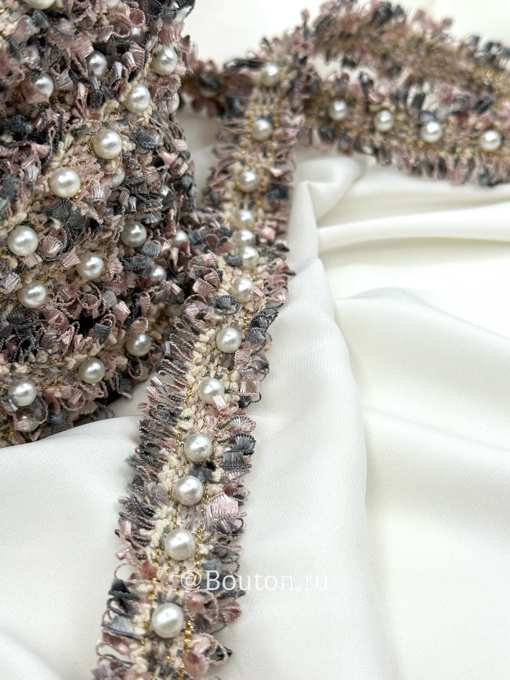 Тесьма серо-розовая с жемчугом твид