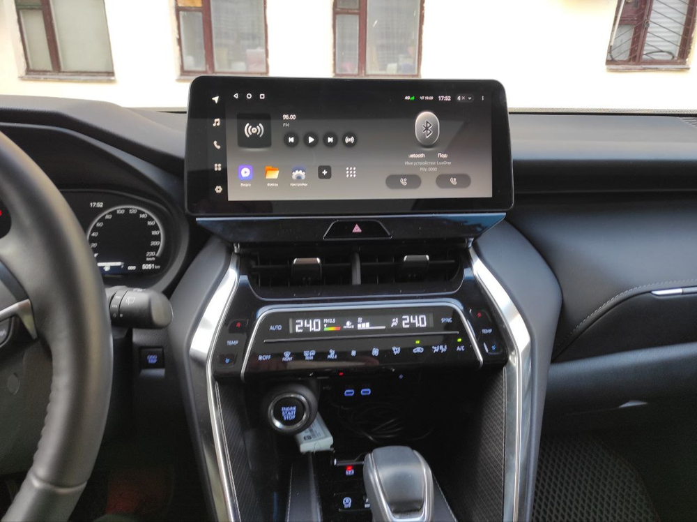Магнитола Toyota Venza 2, Harrier 4 XU80 2020+ (экран климата снизу, рамка LUX) - FarCar монитор 12.3" 2K QLED на Android 14, TS10, CarPlay, 4G SIM-слот