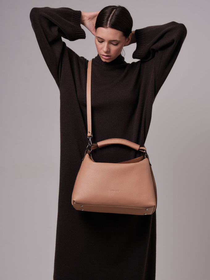 Сумка кожаная на плечо беж.нуга