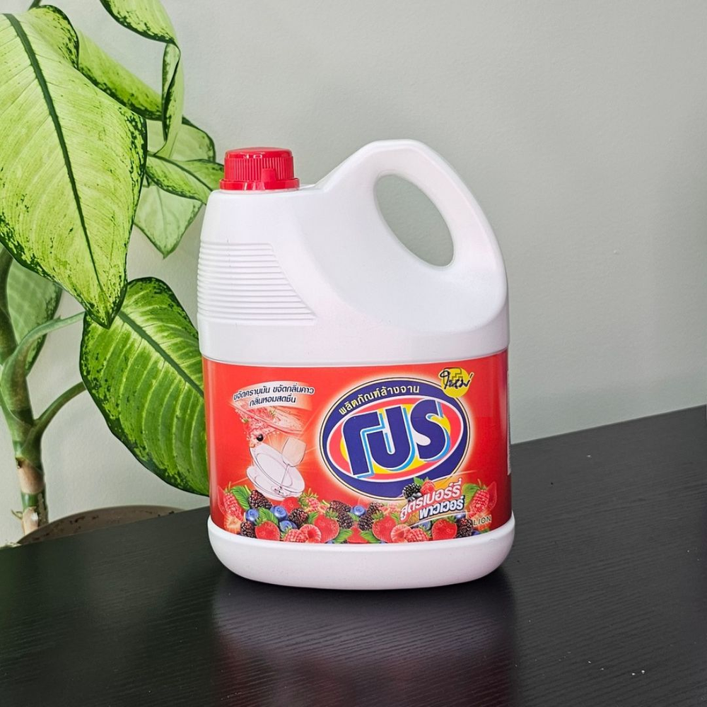 Средство для мытья посуды Lion 3600 мл ягоды