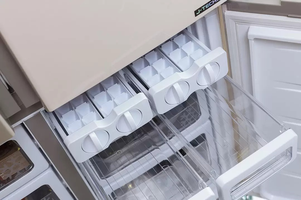 Холодильник Sharp  SJ-EX98F-BE 4-х дверный холодильник с инверторным компрессором J-Tech Inverter и внушительным общим полезным объемом 605л.