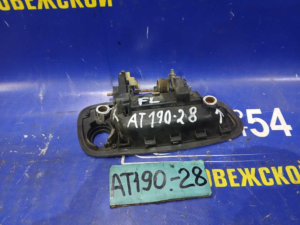 Ручка двери передней левой внешняя TOYOTA CARINA E 1992