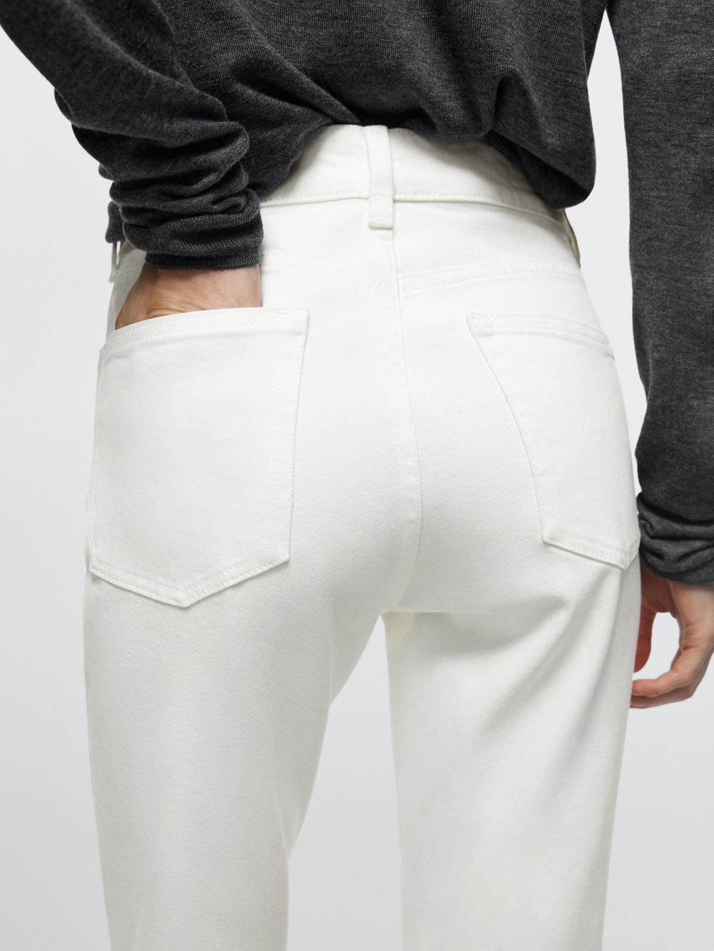 Massimo Dutti Джинсы средней посадки, укороченные, облегающего кроя, белый