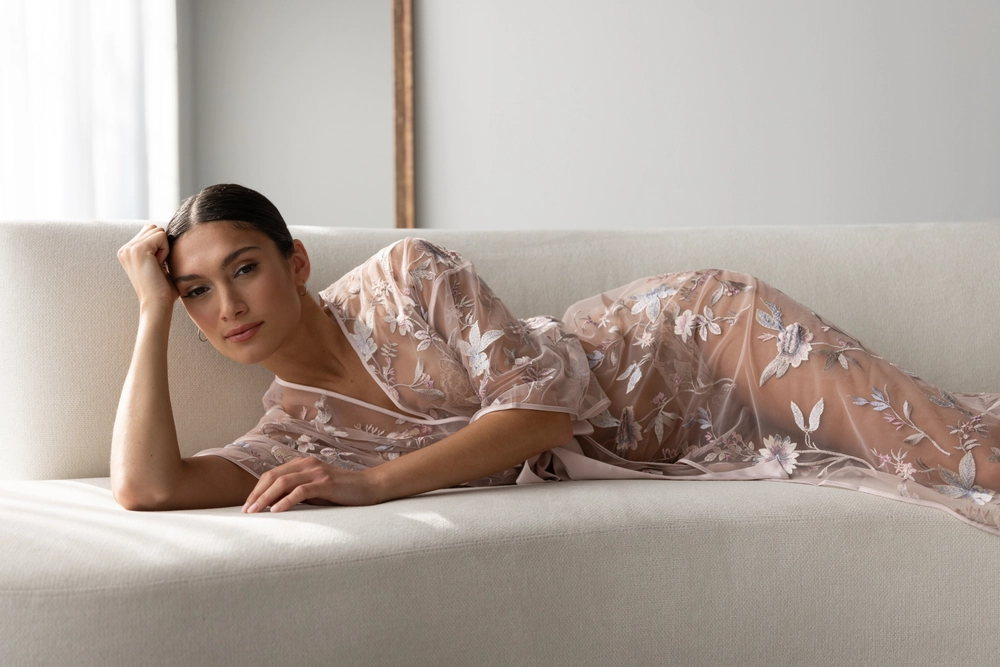 халат из прозрачной ткани с цветочной вышивкой Rya Collection Stunning пыльная роза