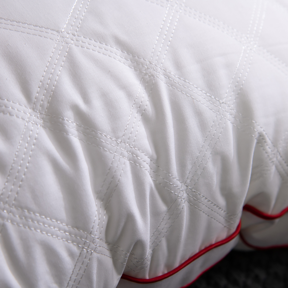 Подушка Nano Touch красный кант Z60