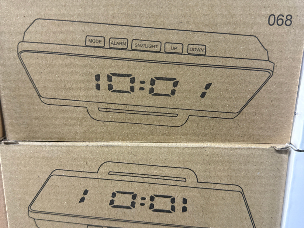 Электронные настольные часы 068