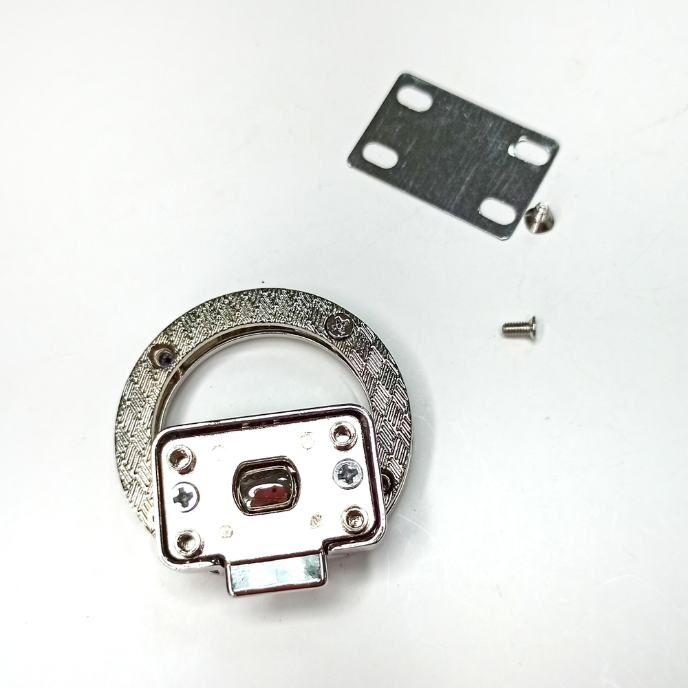 Замок-защелка на винтах 26*34