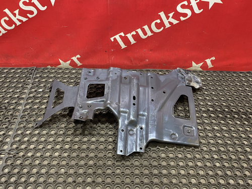 Кронштейн брызговика правого 2021г