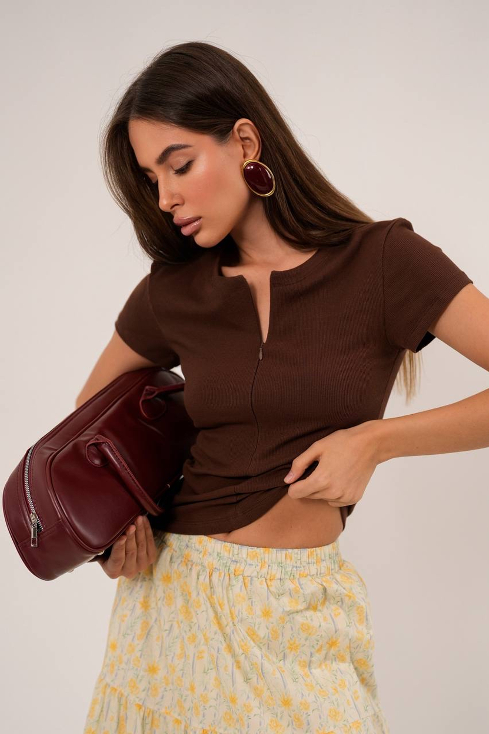 Футболка на молнии прилегающего силуэта