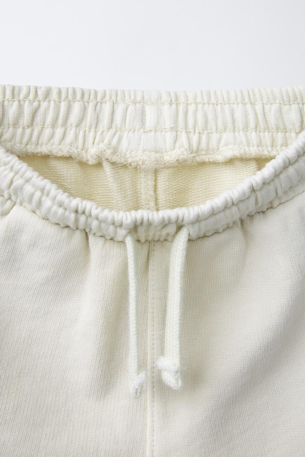 ZARA ШОРТЫ ИЗ МЯГКОЙ ТКАНИ С ЛОГОТИПОМ, ЭКРЮ