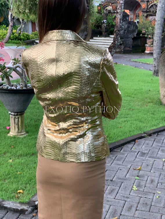 Женская куртка из кожи питона JT-93