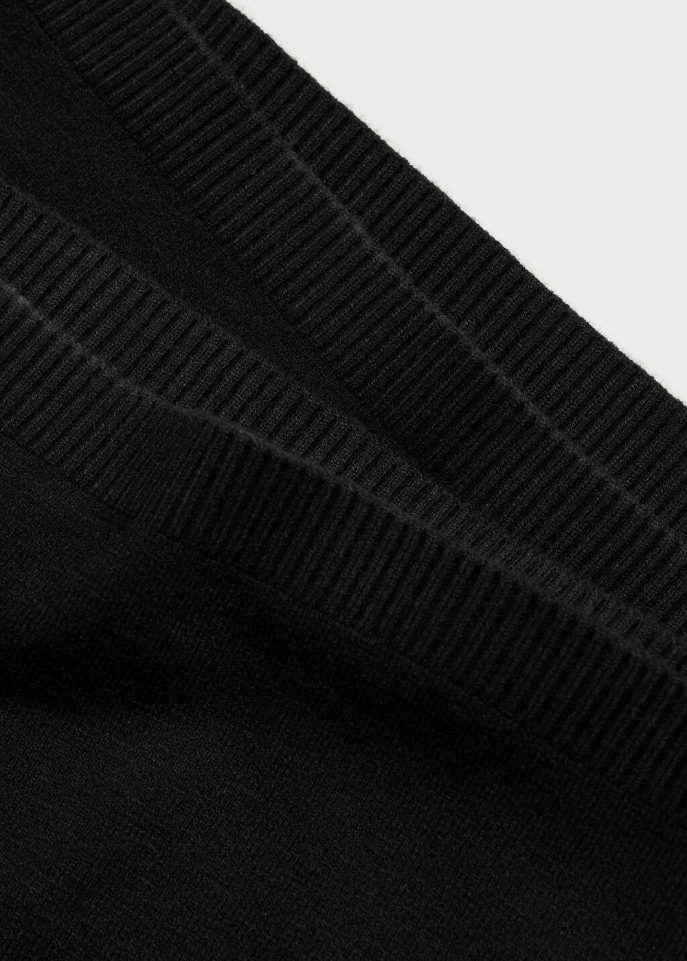 Брюки из тонкого трикотажа с широкими штанинами