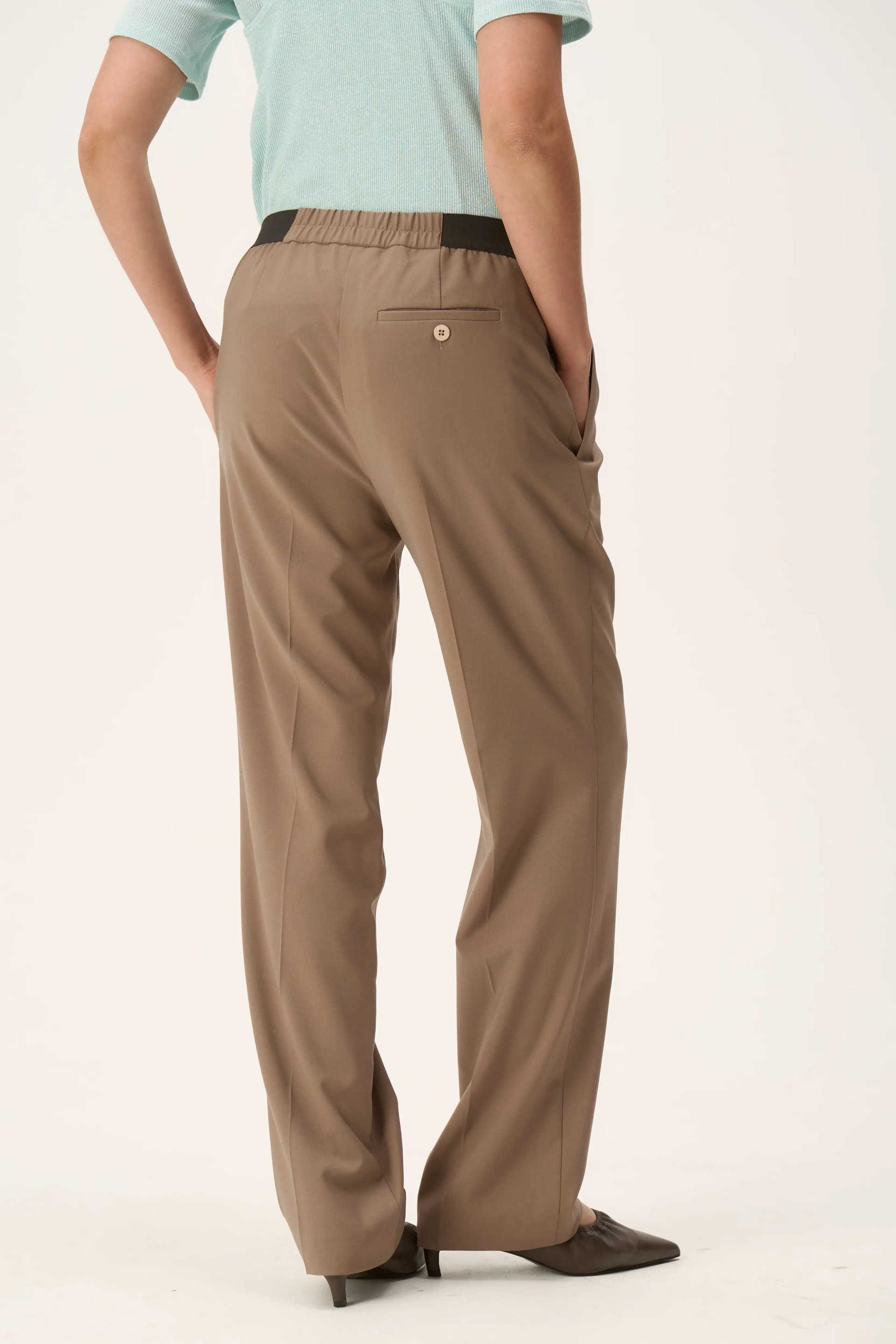 Свободные брюки прямого кроя