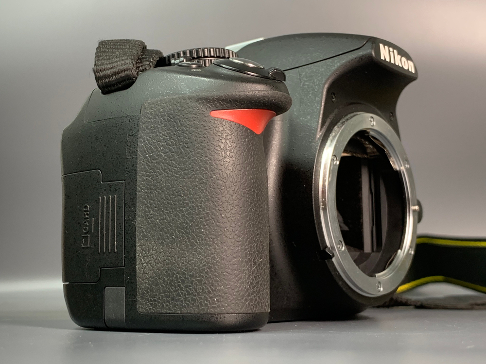Nikon D3100 + kit 18-55mm 540 кадров