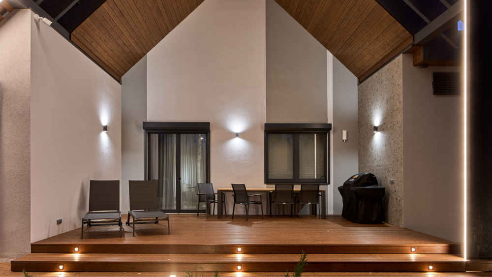 Уличный настенный светильник Outdoor O044WL-02B