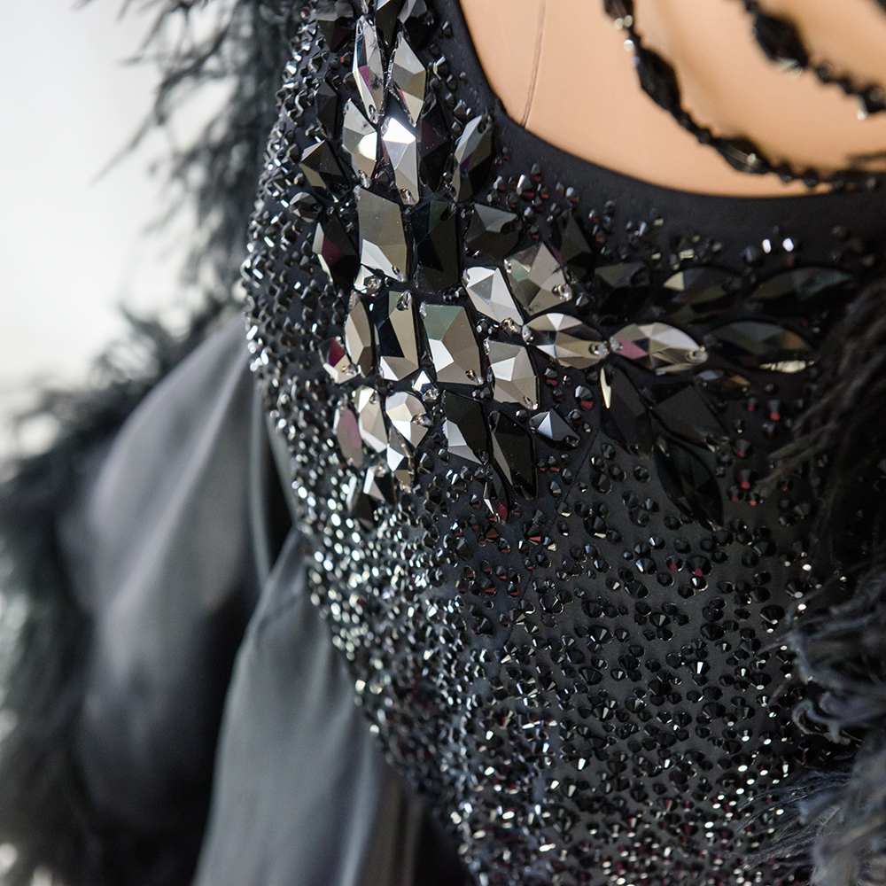 платье со стразами