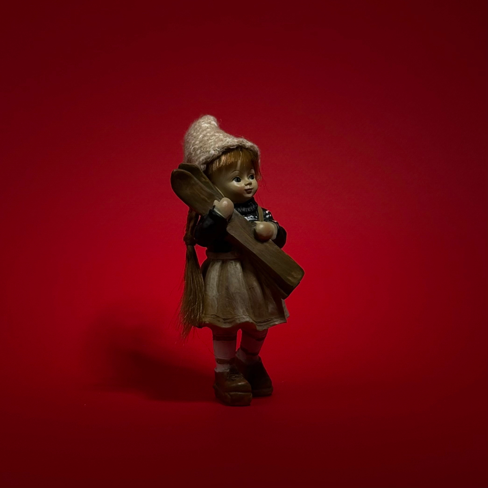 Декор "Малыш-лыжник" девочка 7x4x15см