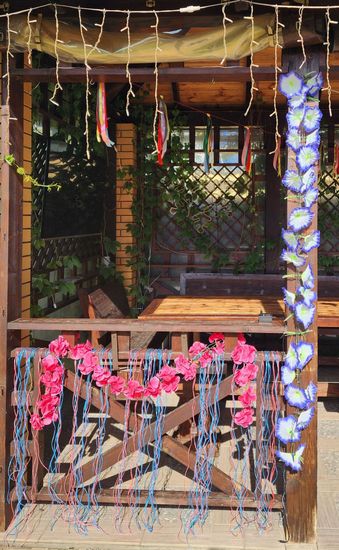 Гирлянда из цветов крупных, темно-розовая