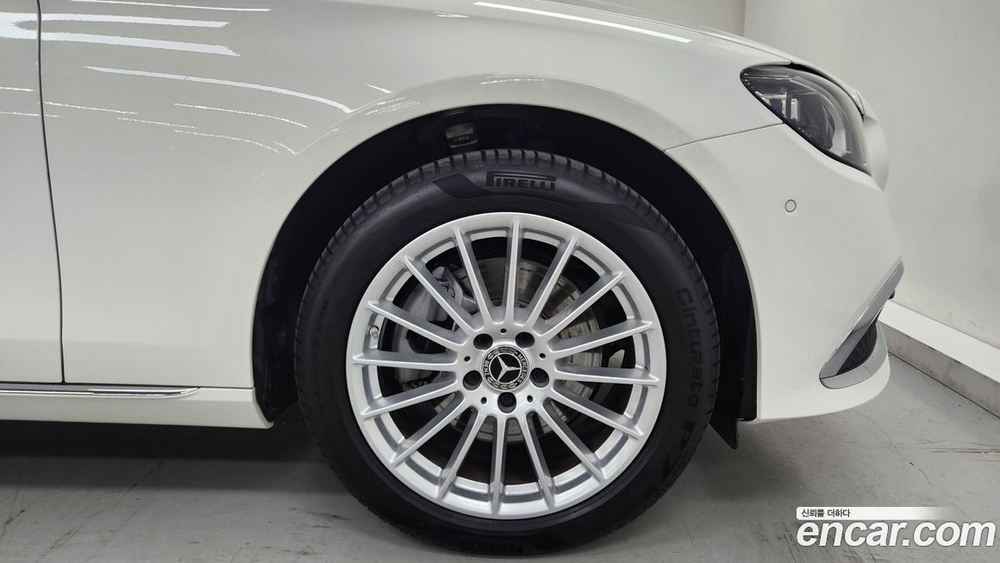 Mercedes-Benz E-Class W213 E220d 4MATIC Exclusive (10.2023)