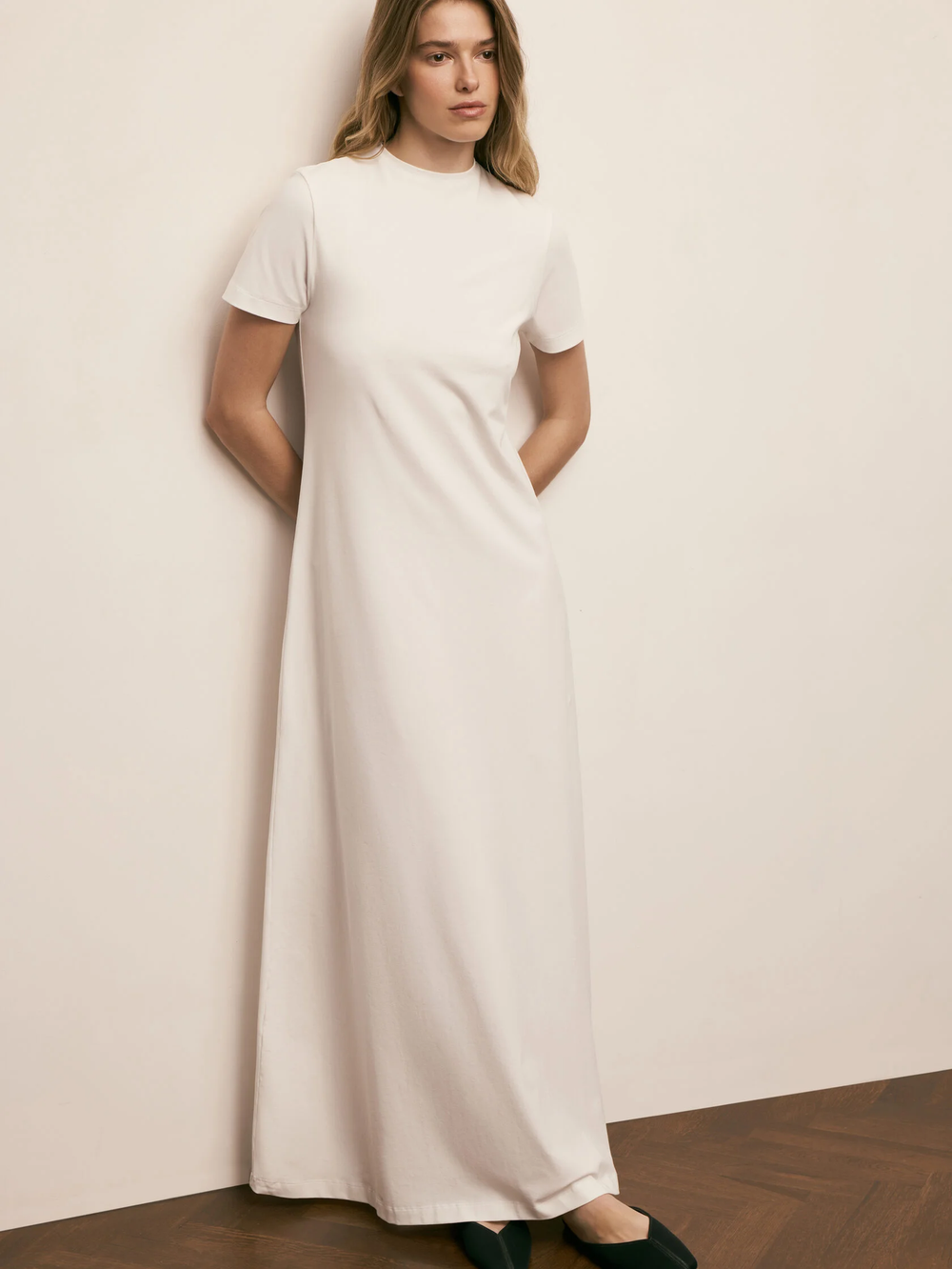 Длинное белое платье с коротким рукавом Pure Essence