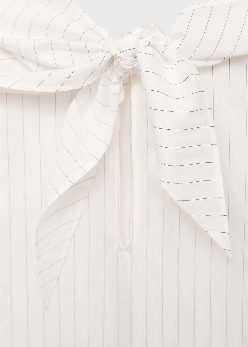 Блузка в полоску с платком