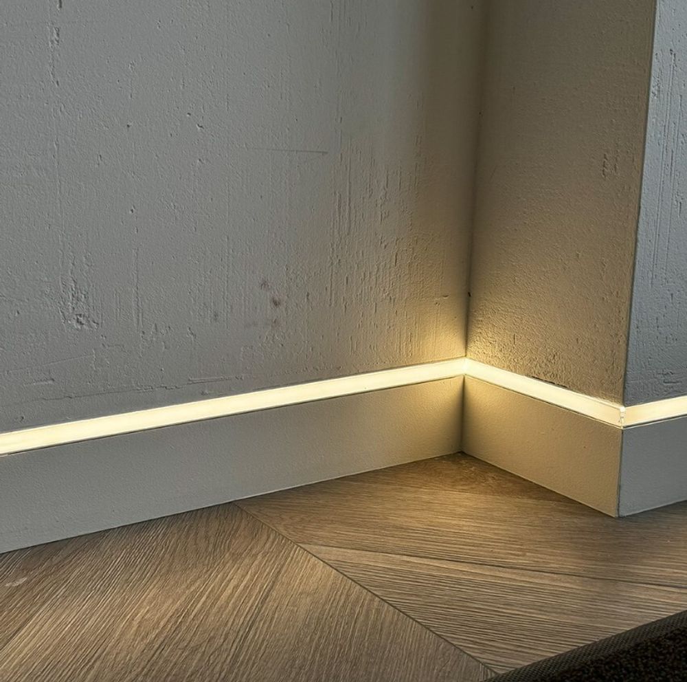 Плинтус скрытого монтажа Pro Design Combo 603 черный, 2700x14,5x98,6 мм