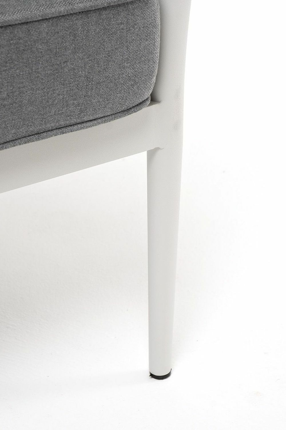 "Касабланка" кресло плетеное из роупа, каркас алюминий светло-серый (RAL7035) муар, роуп серо-коричневый 23мм, ткань серая 017